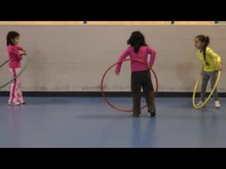 Que Siga El Movimiento El Jugar Con Aros De Hula Hula Illinois Early Learning Project