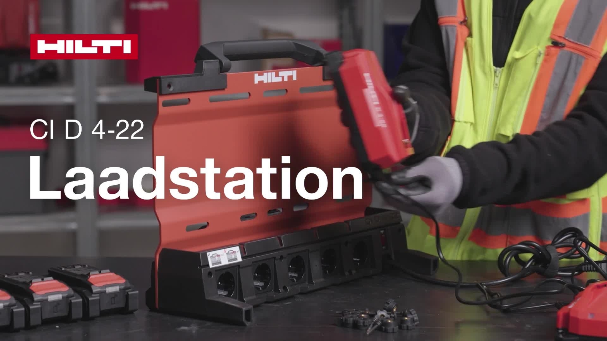 Vidéo d’instructions sur l’installation et l’utilisation de la station de charge CI D 4-22, y compris la configuration à plusieurs baies, le support mural et la connexion ProKit. Pour E1, E2, E3, E4, E5. Version longue pour 2027 dans E2