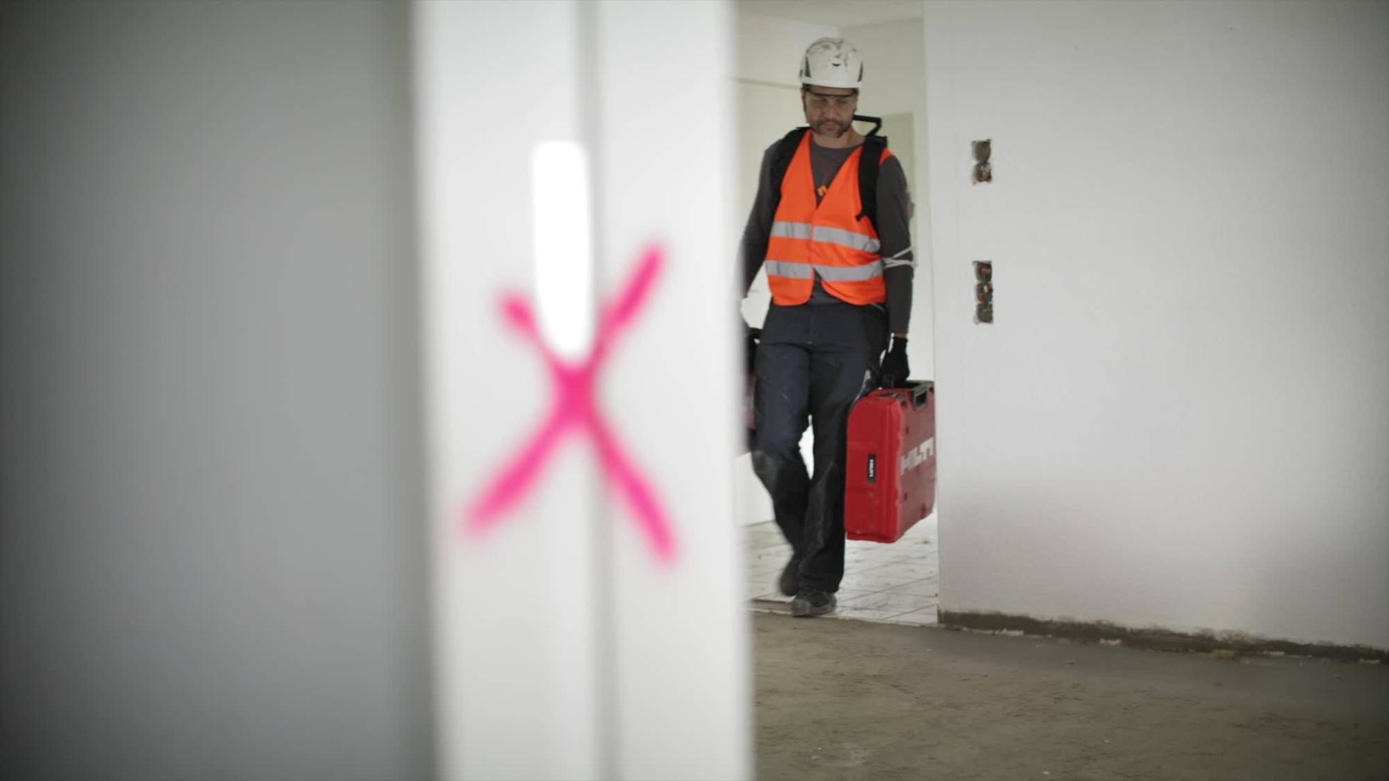 Promotional video highlighting the benefits of the TE 600-AVR heavy duty demolition hammer. This asset do not include the B3600 Battery. 