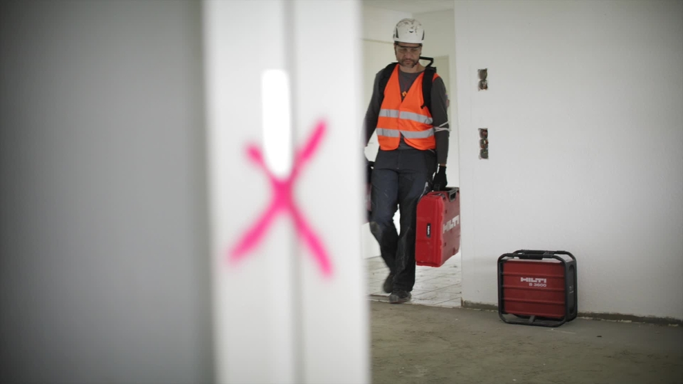 Vidéo promotionnelle soulignant les avantages du burineur TE 600-AVR pour les travaux de démolition lourde. 