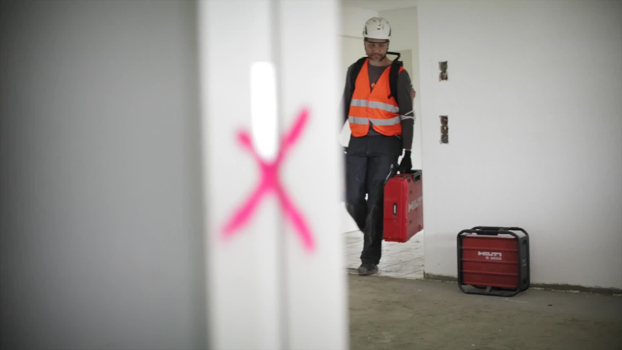 Vidéo promotionnelle présentant les avantages du burineur TE 600-AVR pour la démolition lourde.