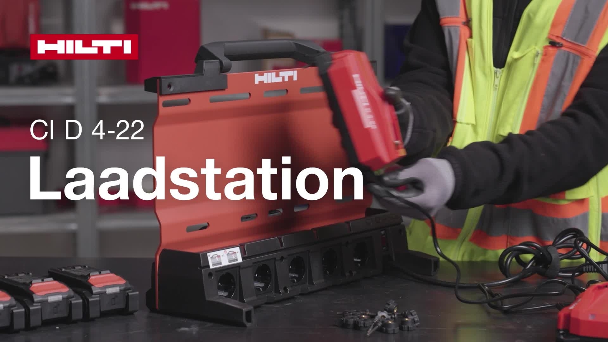 Instructievideo over het installeren en gebruiken van het CI D 4-22 oplaadstation, inclusief opstelling met meerdere laadposities, wandmontage en ProKit-aansluiting.