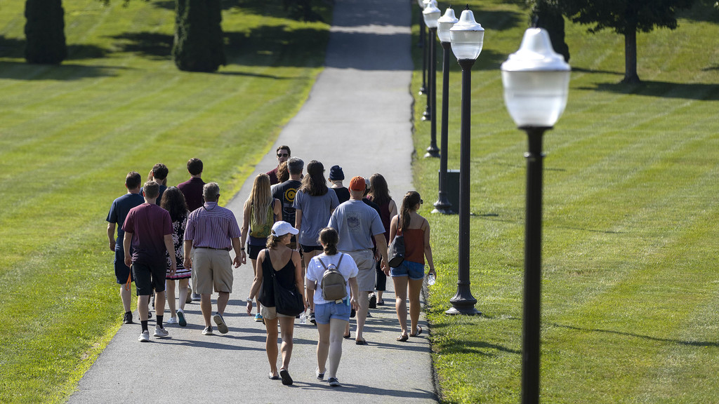 Hokie Ambassadors add personal touch to campus tours