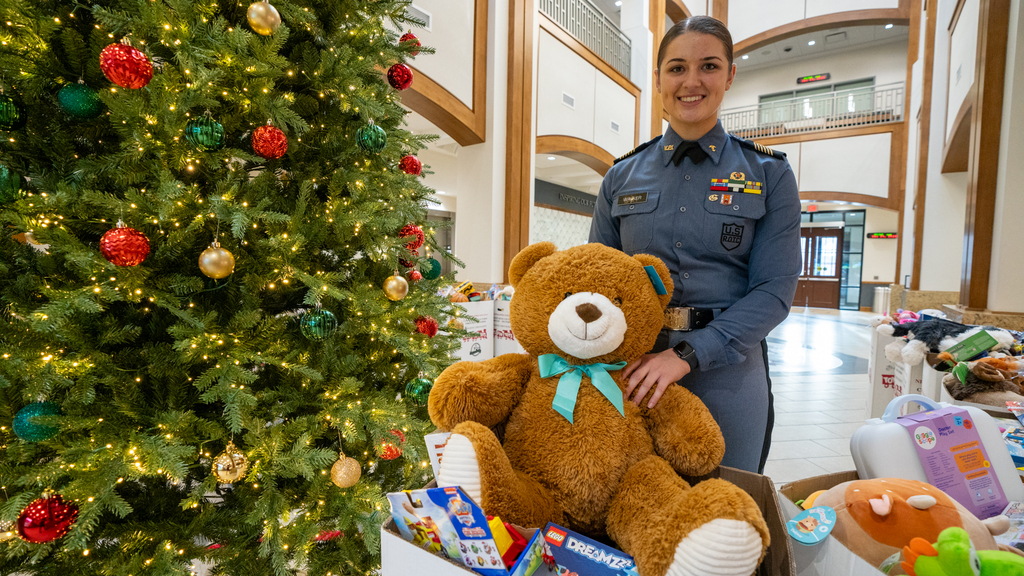 Cadets collect toys for tots