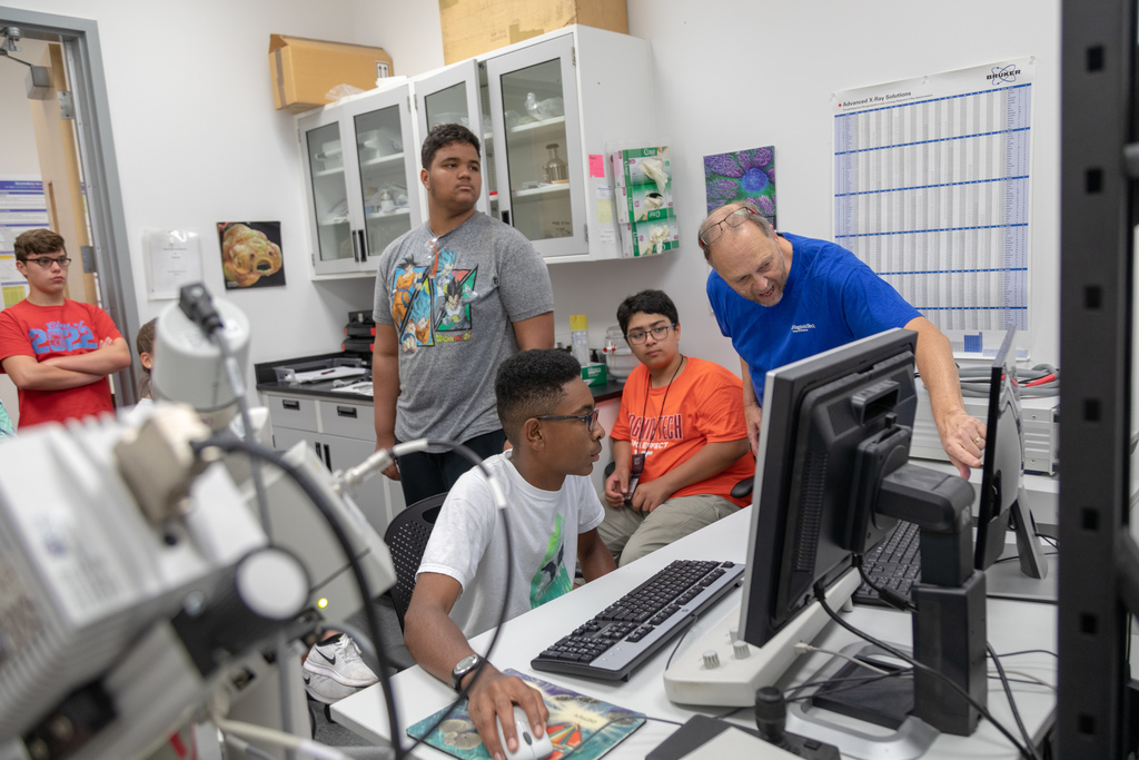 High school students visit VT for nanoscience camp