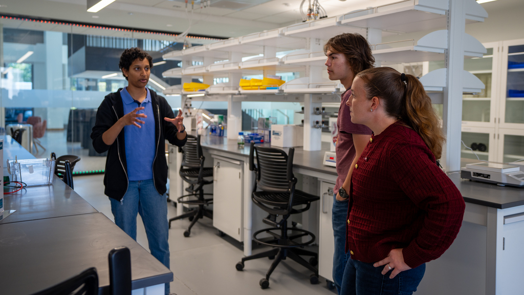 Discovery Lab prepares students for peer-led research