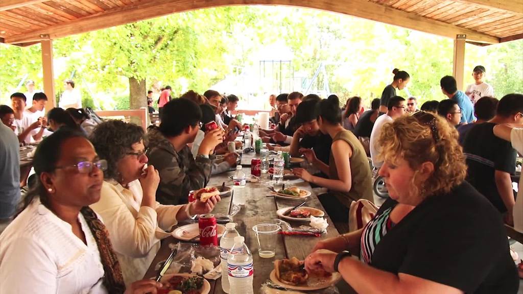 Picnic gives international students a taste of American culture