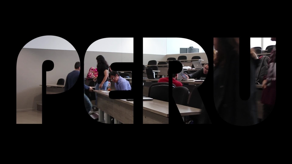 Peru: Students present their proposal to reduce community trash problems