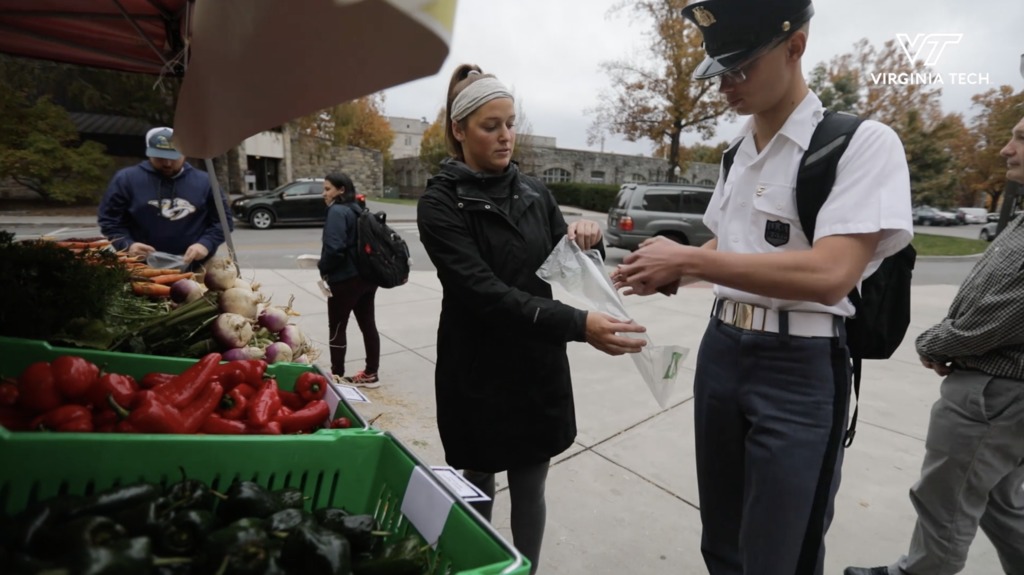 Homefield Farm hosts pop-up farm stand