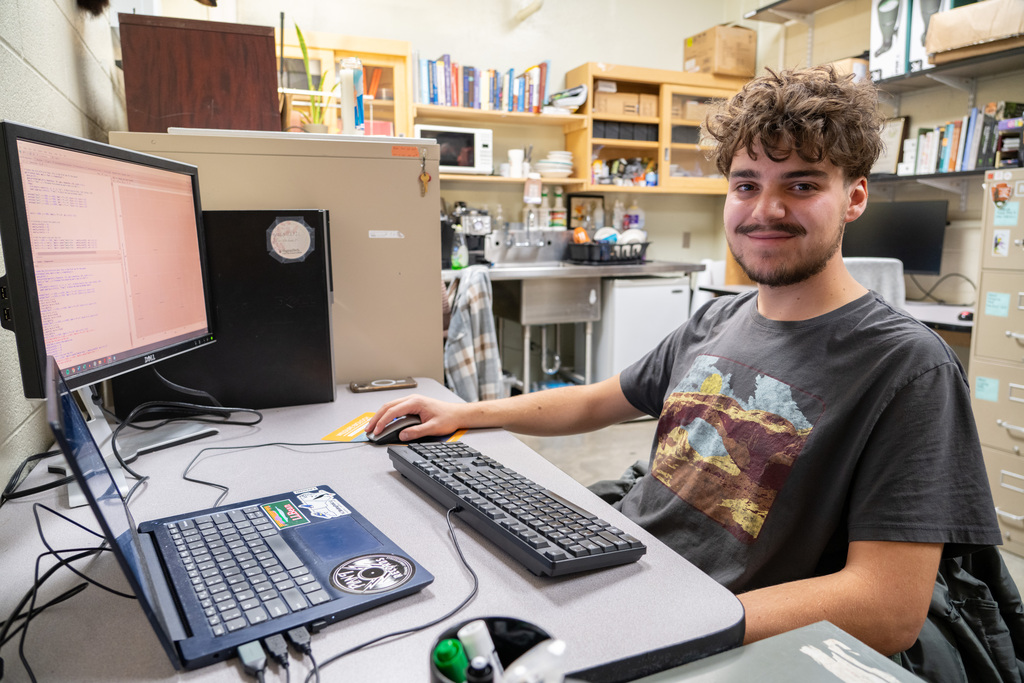 Fellowship recipient studies endangered shorebird