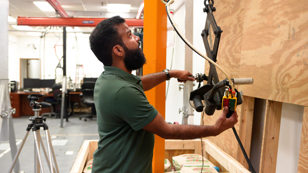 Optimizing material handling devices for assembly line workers