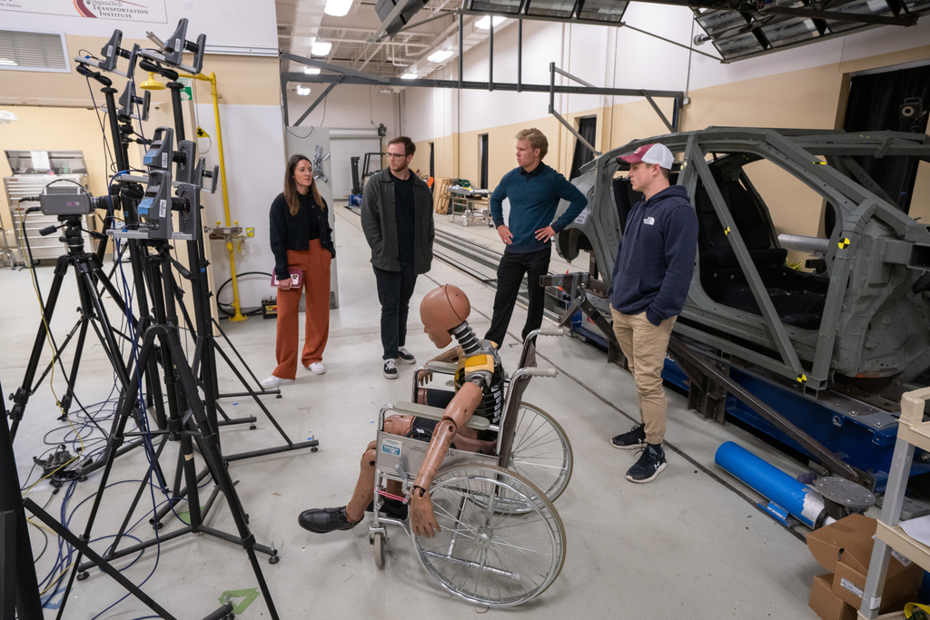 Biomechanical industry researchers tour Virginia Tech labs