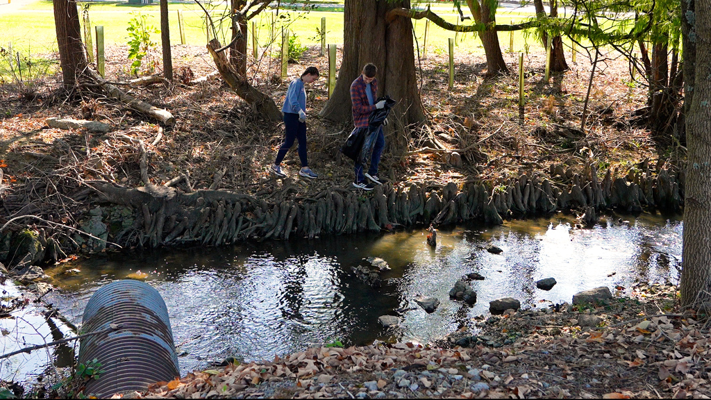 Student organizations convene for Stroubles Creek cleanup