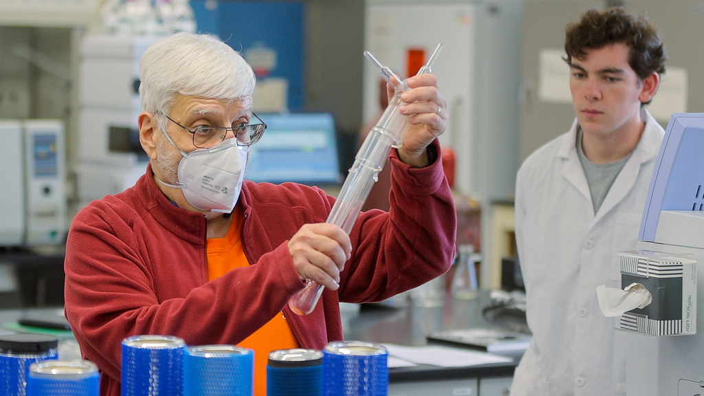 Sharing a contagious passion for chemistry