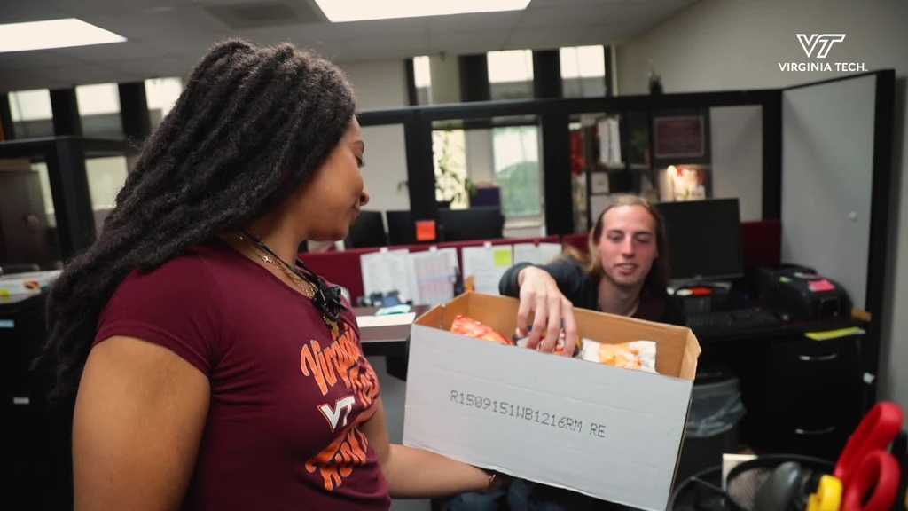 Pamplin students hand out treats to faculty, staff to commemorate InclusiveVT week
