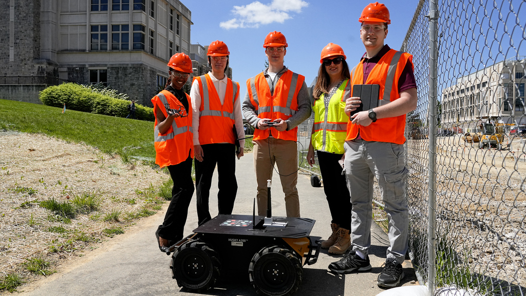 Undergraduate research project focuses on multi-robot systems in construction