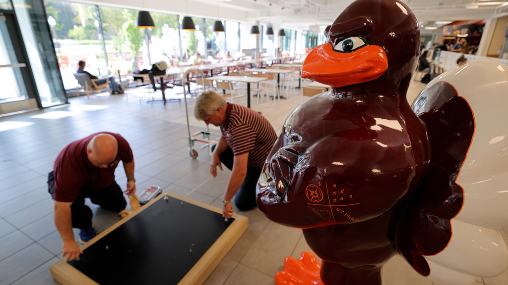 New "Papa Bird" statue exemplifies Quillen family legacy at Virginia Tech