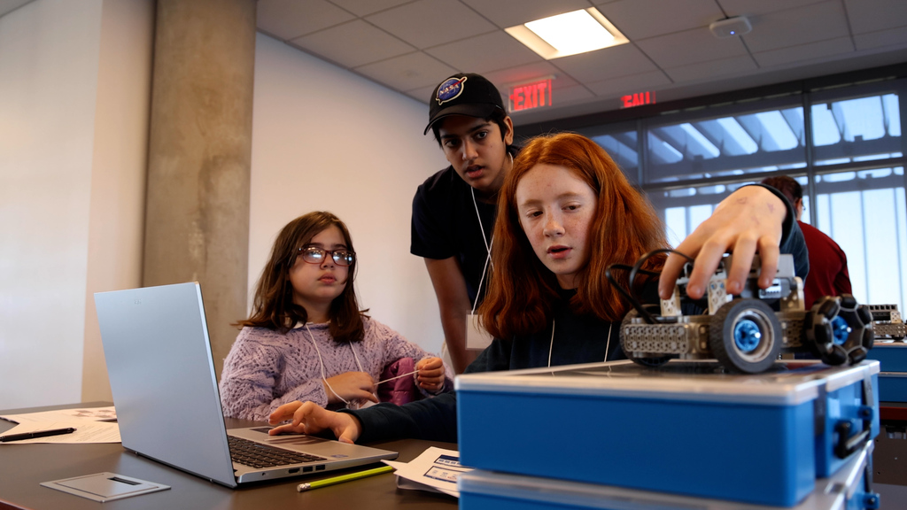 Robotics program puts real-world STEM in the hands of Alexandria middle schoolers