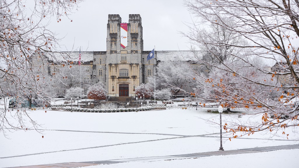 First snow of the new year adorns Blacksburg campus