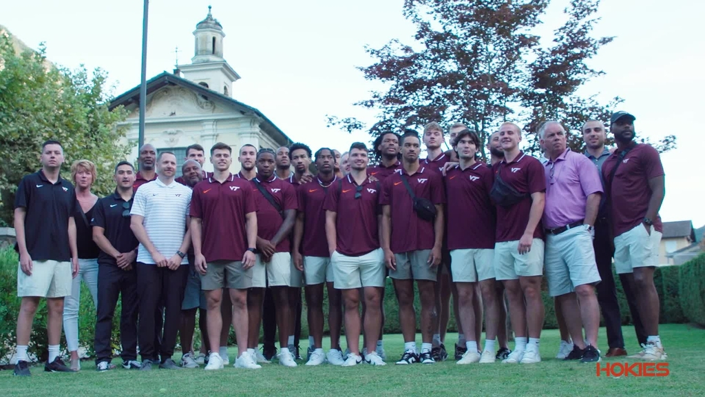 Men's basketball team visits Steger Center