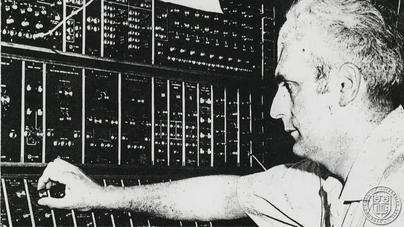 Robert on sale moog synthesizer