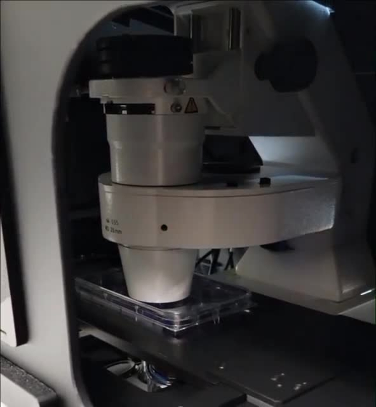 Continuous Motion Imaging of Samples on Multi-Well Plate at a Very High Frame Rate